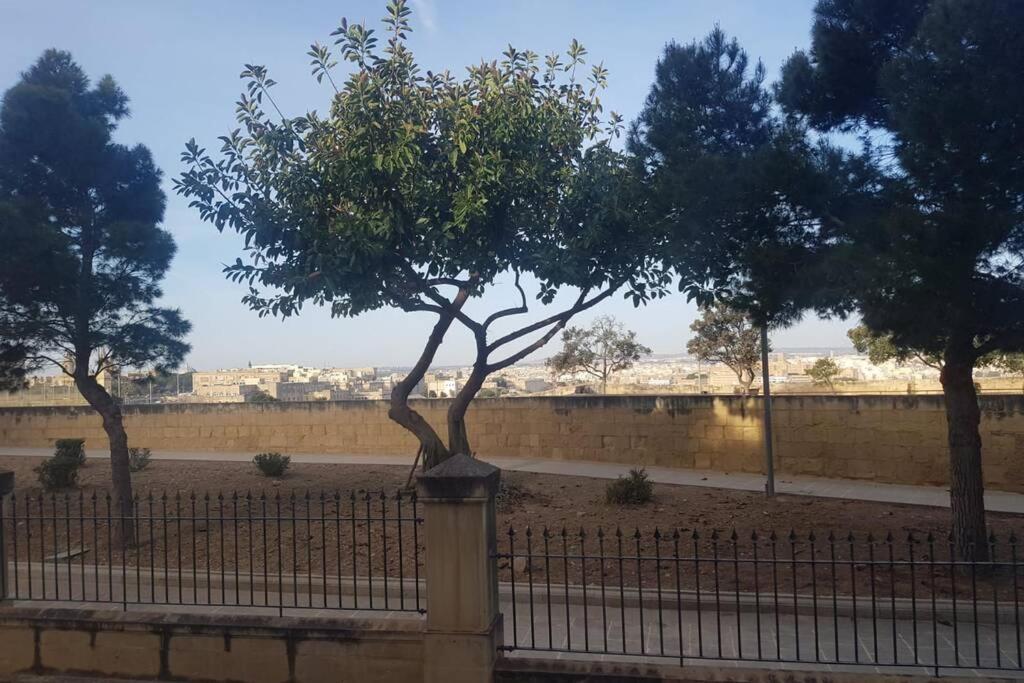 Valletta Malta Флориана Экстерьер фото